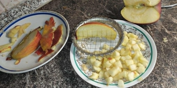 Jablkový koláč z pánve (Kostičky jablek)
