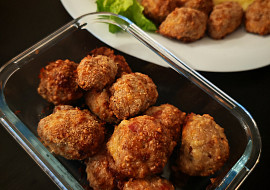 Kuřecí karbanátky se sýrem a slaninou