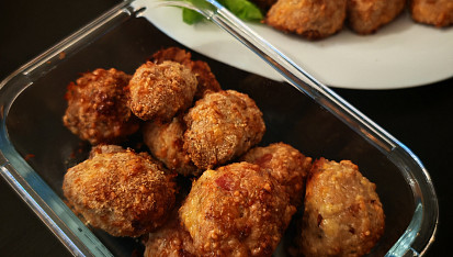 Kuřecí karbanátky se sýrem a slaninou