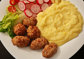 Kuřecí karbanátky se sýrem a slaninou