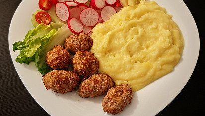 Kuřecí karbanátky se sýrem a slaninou