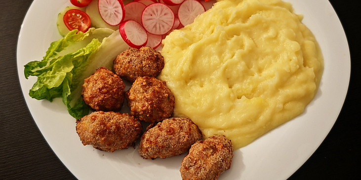 Kuřecí karbanátky se sýrem a slaninou