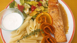 Losos na pomerančích z pánve