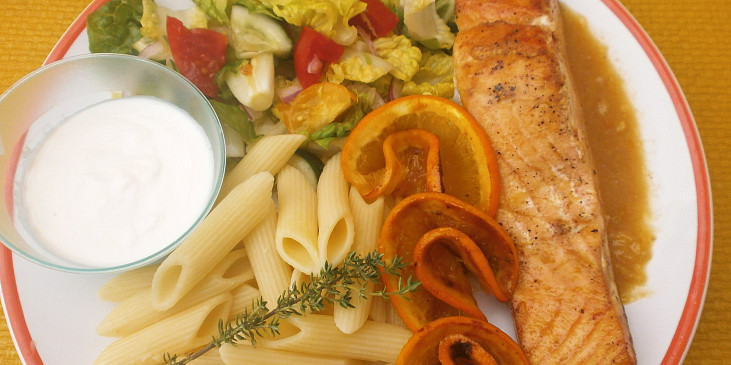 Losos na pomerančích z pánve