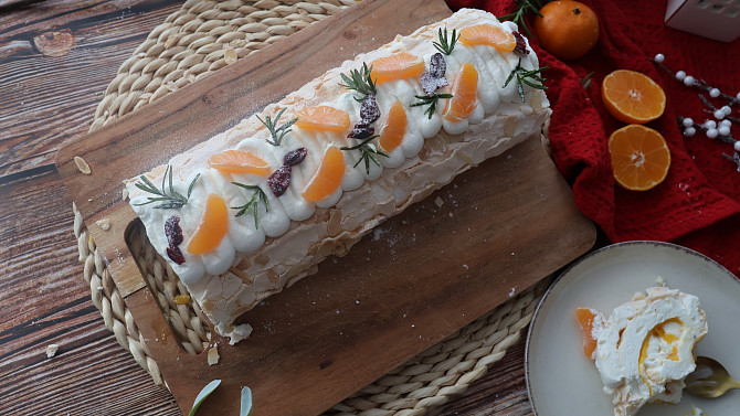 Mandarinková roláda z bílků