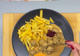 Masové kuličky s omáčkou (jako z Ikey)