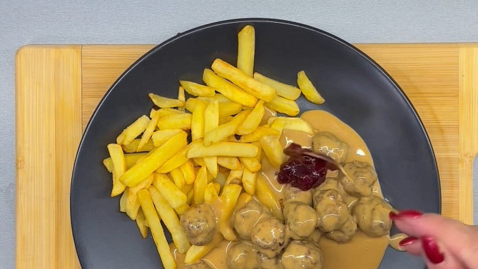 Masové kuličky s omáčkou (jako z Ikey)