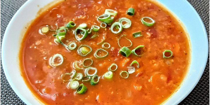 Polévka s červenou čočkou a mrkví (Polévka z červené čočky, mrkve a loupaných rajčat)