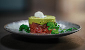 Tuňákový tatarák s avokádovým pyré podle Marka Raditsche