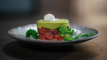 Tuňákový tatarák s avokádovým pyré podle Marka Raditsche