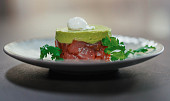 Tuňákový tatarák s avokádovým pyré podle Marka Raditsche