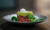 Tuňákový tatarák s avokádovým pyré podle Marka Raditsche