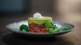 Tuňákový tatarák s avokádovým pyré podle Marka Raditsche