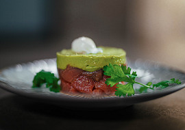 Tuňákový tatarák s avokádovým pyré podle Marka Raditsche