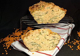 Čočkový chlebíček se špenátem a mozzarellou