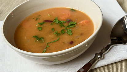 Fazolová polévka s bylinkami