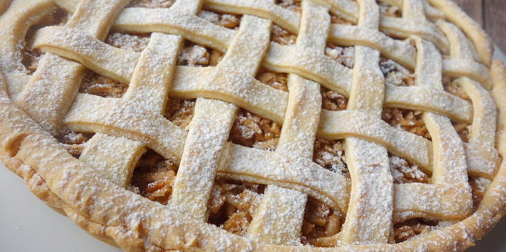 Jablečný linecký koláč