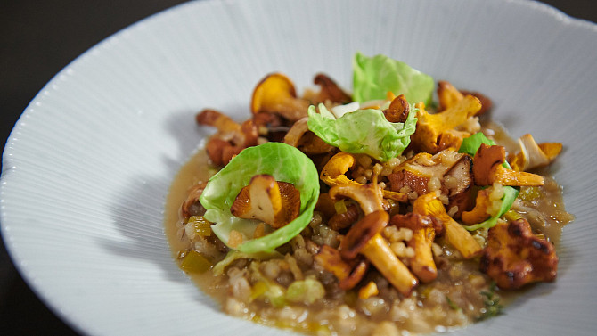 Kroupové rizoto s liškami a špekem podle Jana Punčocháře