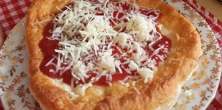 Nadýchané domácí langoše s jogurtem