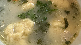 Polévka z petrželové natě