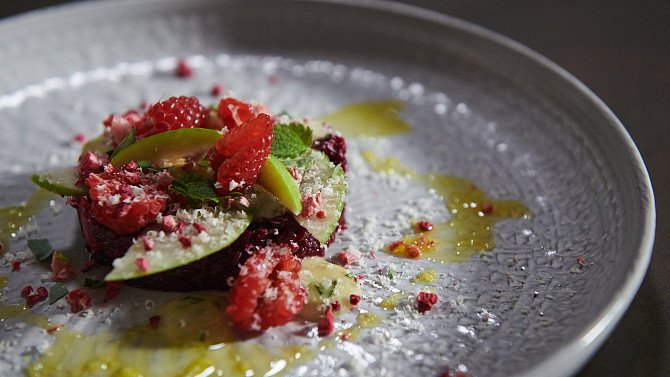 Tatarák z červené řepy s estragonovou majonézou podle Honzy Punčocháře