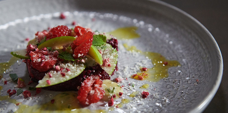 Tatarák z červené řepy s estragonovou majonézou podle Honzy Punčocháře