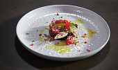 Tatarák z červené řepy s estragonovou majonézou podle Honzy Punčocháře