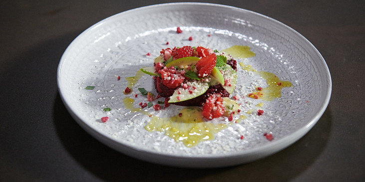 Tatarák z červené řepy s estragonovou majonézou podle Honzy Punčocháře