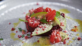 Tatarák z červené řepy s estragonovou majonézou podle Honzy Punčocháře