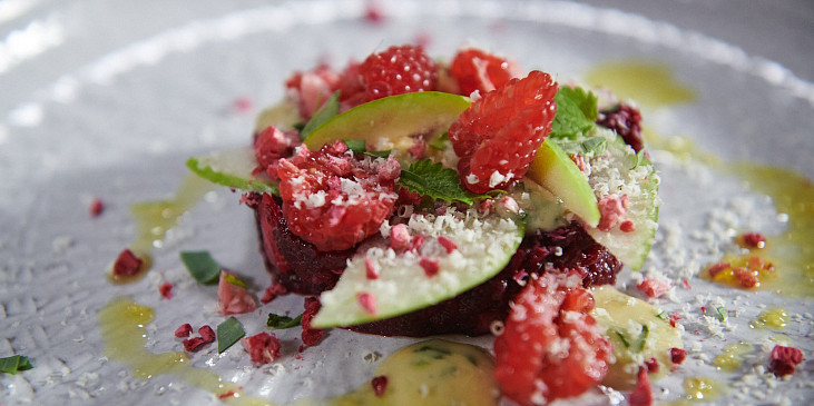 Tatarák z červené řepy s estragonovou majonézou podle Honzy Punčocháře
