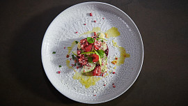 Tatarák z červené řepy s estragonovou majonézou podle Honzy Punčocháře