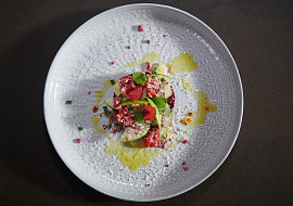 Tatarák z červené řepy s estragonovou majonézou podle Honzy Punčocháře