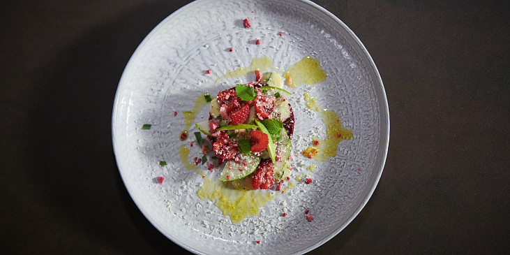 Tatarák z červené řepy s estragonovou majonézou podle Honzy Punčocháře