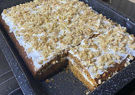 Vláčný mrkvový dort