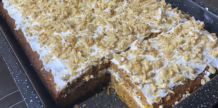 Vláčný mrkvový dort