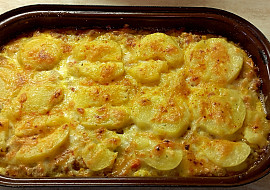 Zapečené brambory s mletým masem