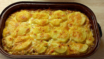 Zapečené brambory s mletým masem