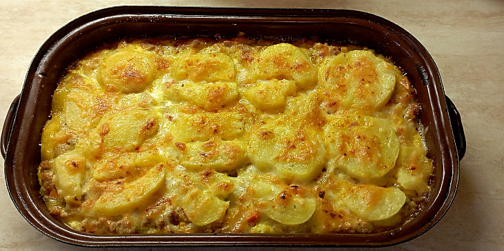 Zapečené brambory s mletým masem