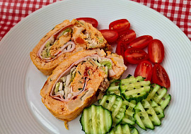 Zeleninová roláda se sýrem a šunkou