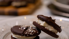Čokoládové dortíčky plněné vanilkovým krémem podle Josefa Maršálka