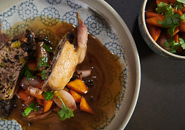 Křepelka s karamelizovanou zeleninou podle Honzy Punčocháře