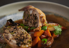 Křepelka s karamelizovanou zeleninou podle Honzy Punčocháře