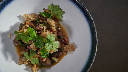 Ragú z kachních žaludků se slaninou podle Honzy Punčocháře