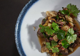 Ragú z kachních žaludků se slaninou podle Honzy Punčocháře