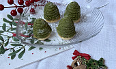Vosí hnízda s matcha a pistáciovou náplní
