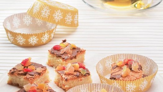 Bílkové řezy s kandovaným ovocem