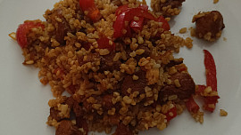 Bulgur s osmaženou zeleninou a kuřecím masem