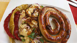 Halušky s vinnou klobásou