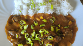 Kuřecí játra s kukuřicí v rajčatech