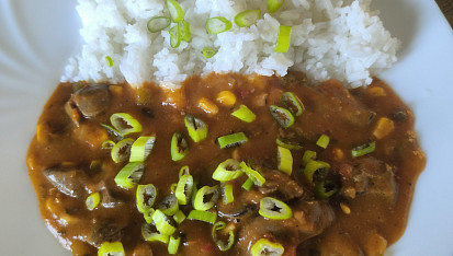 Kuřecí játra s kukuřicí v rajčatech